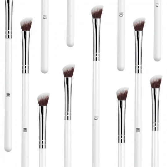 Angled Eyeshadow Brush - 417 - Image 3