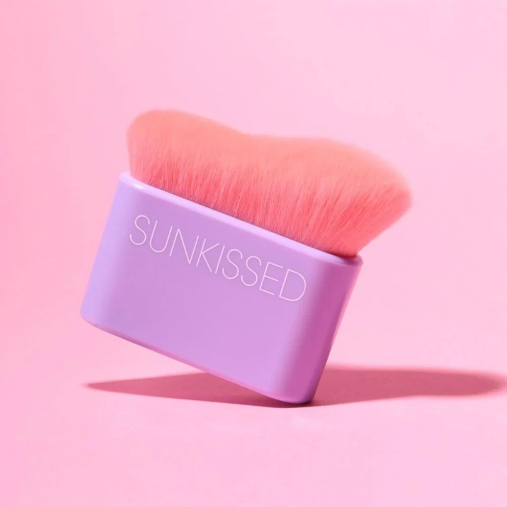Luxe Glow Face & Body Tanning Brush - Image 3