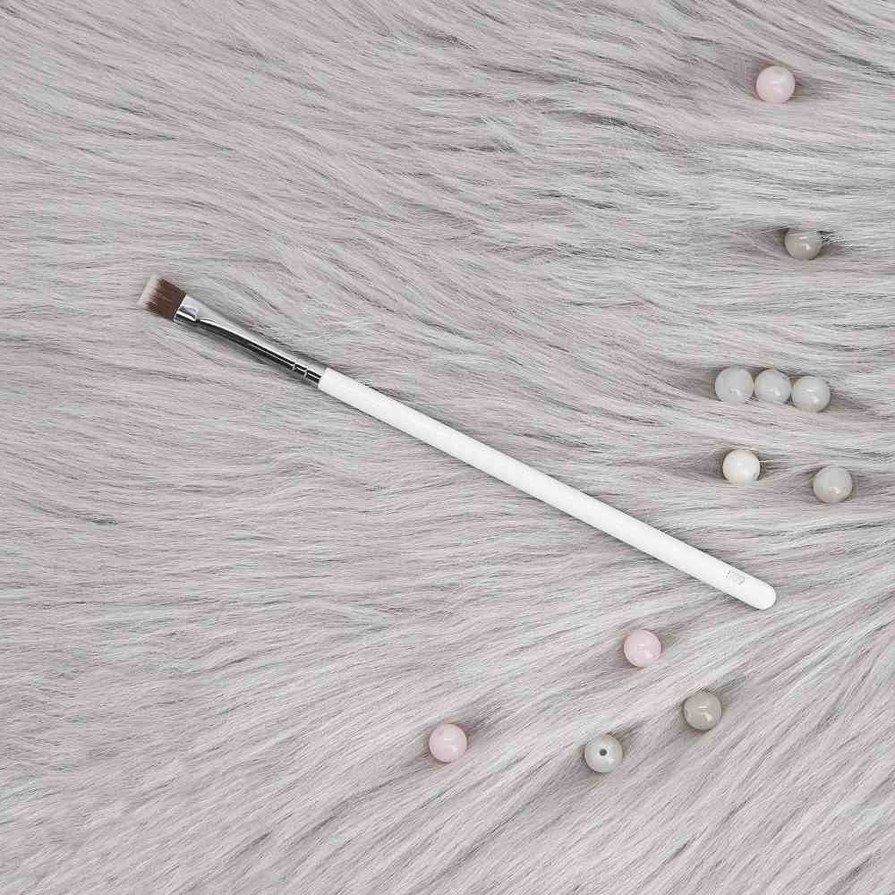 Flat Definer Brush - 509 - Image 5