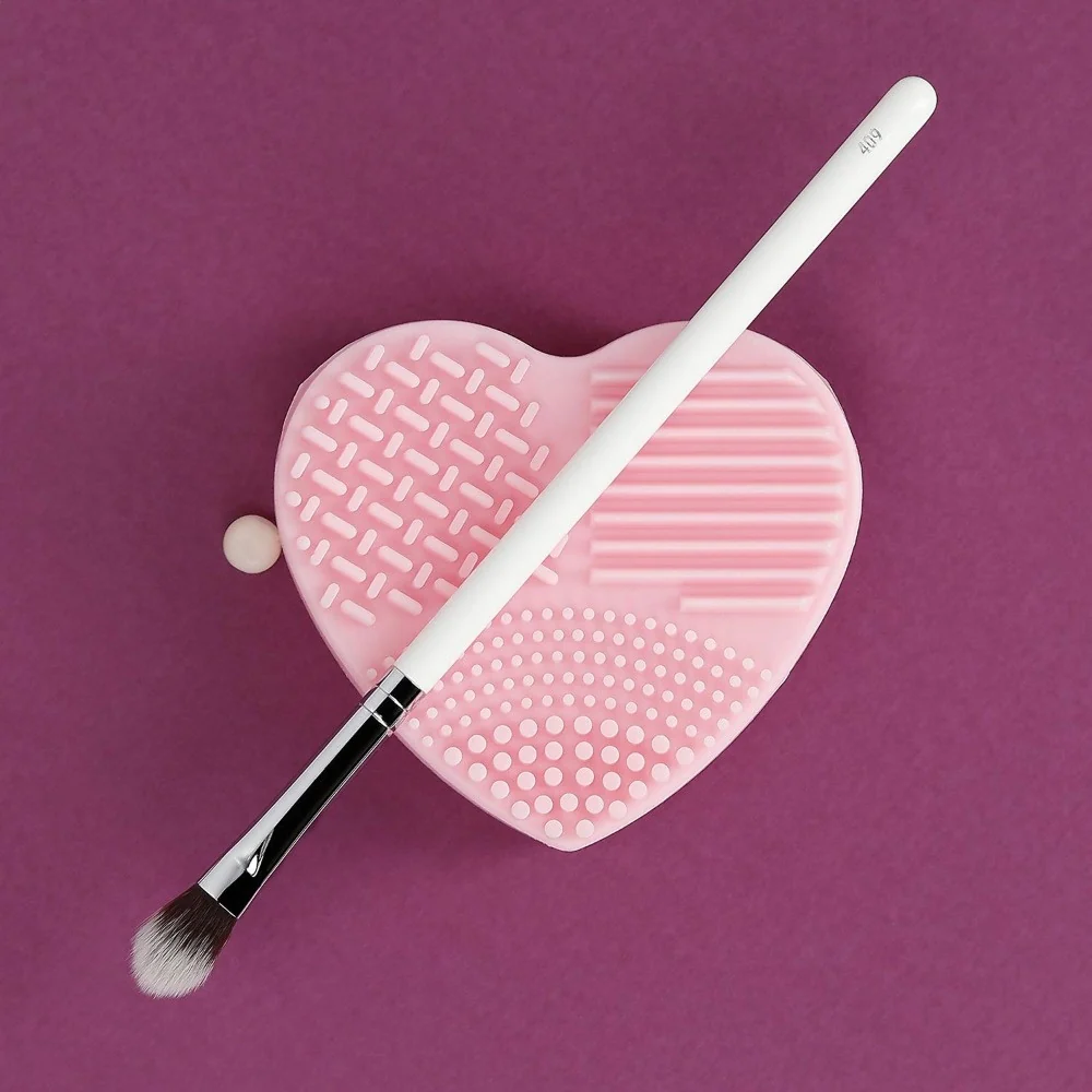 Large Eyeshadow Brush - 409 - Image 5