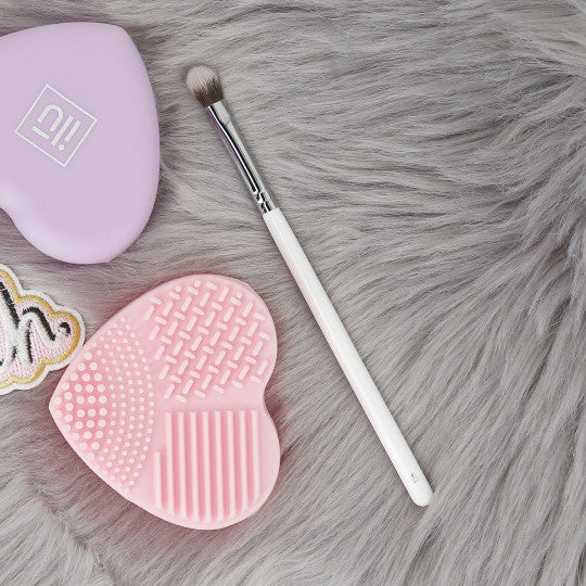 Medium Eyeshadow Brush - 413 - Image 3