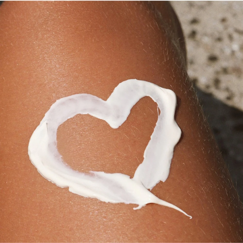 Sunlit Skin Irresistibly Iridescent SPF 20 Glitter - 50ml - Image 3